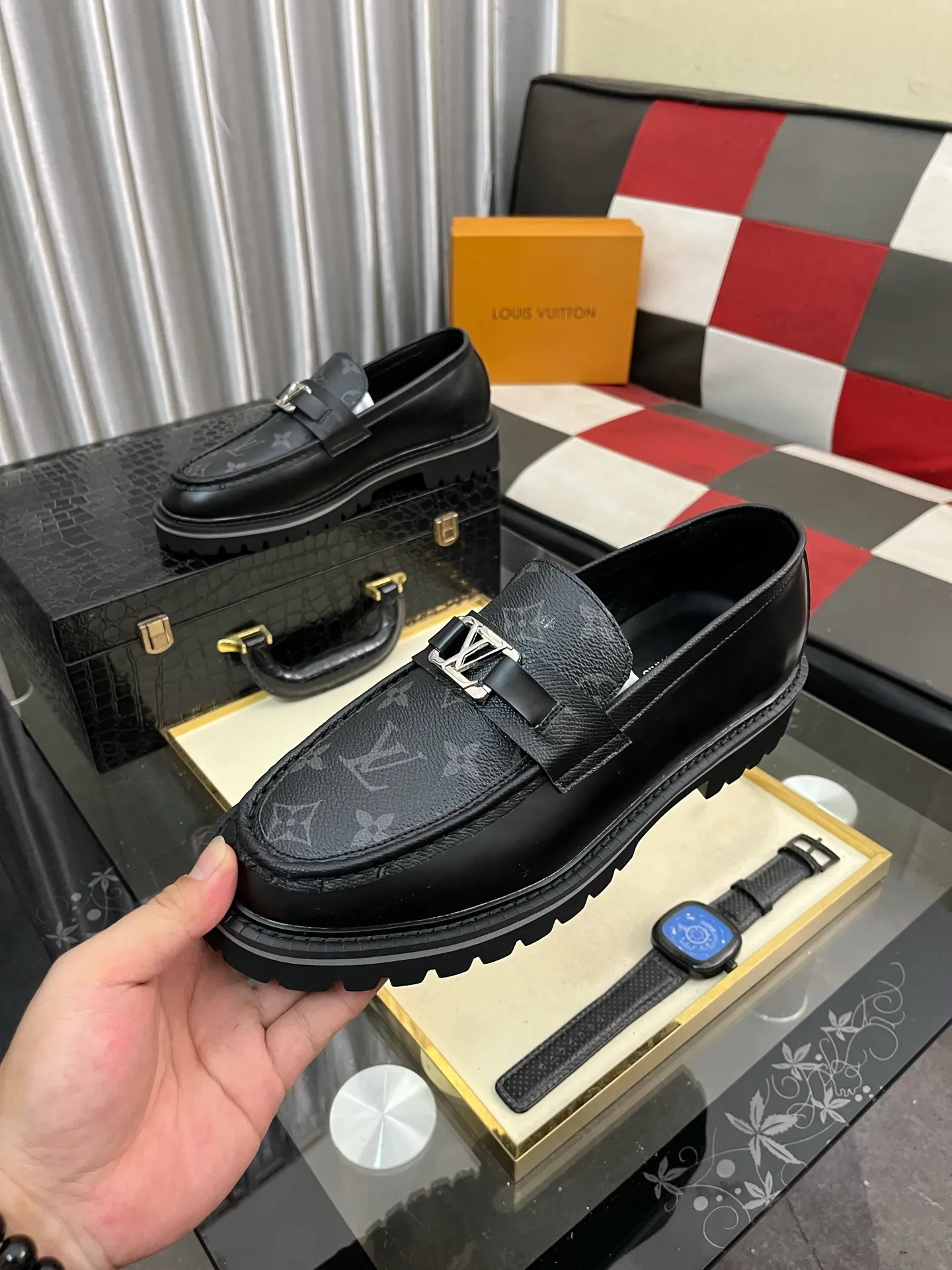 Men's shoes💰458⌚️⌚️[Louis Vuitton (LV)] High-end business formal leather shoes🍀luxurious and elegant style, paying equal attention to practicality and style, professional focus on details and quality, counter original 1⃣️: 1⃣️super accurate reproduction👍🏻! Material: The upper is made of imported original calfskin➕imported Italian cowhide leather. Original anti-slip and wear-resistant outsole! Code number: 38--443️⃣Colors available